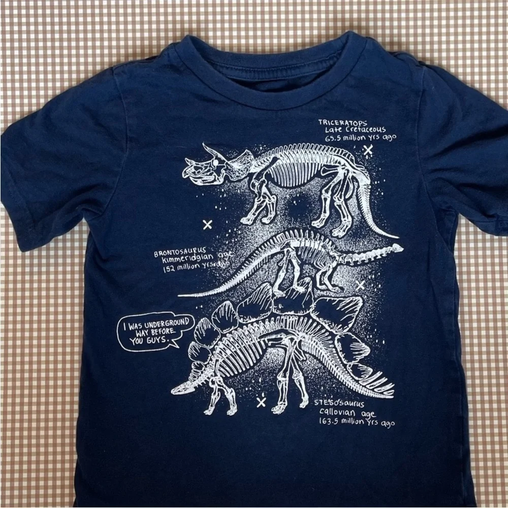 Dinosaur Skeleton‎ graphic T-shirt. Size 4T